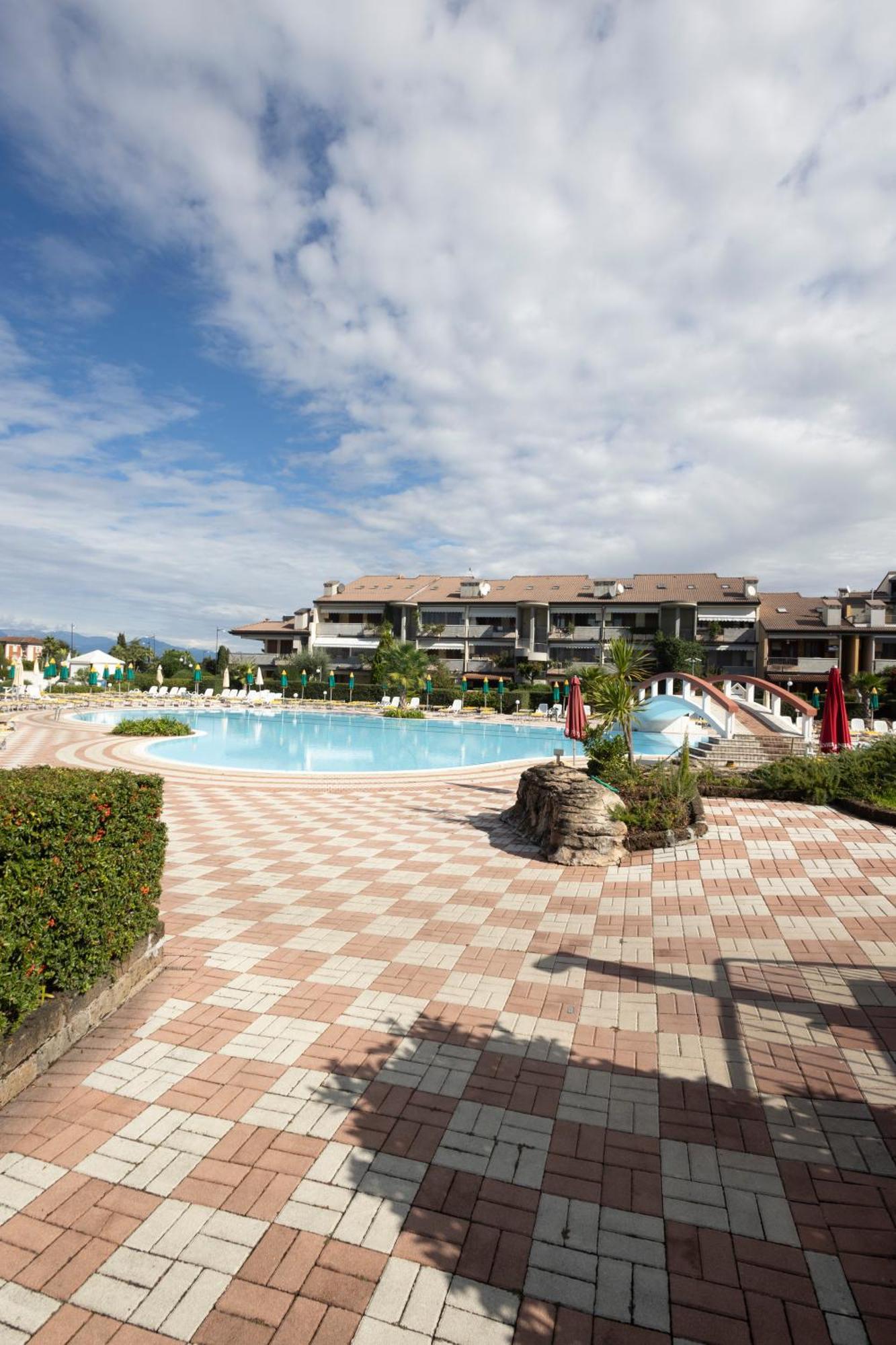 Lauri & Faggi Aparthotel Desenzano del Garda Luaran gambar