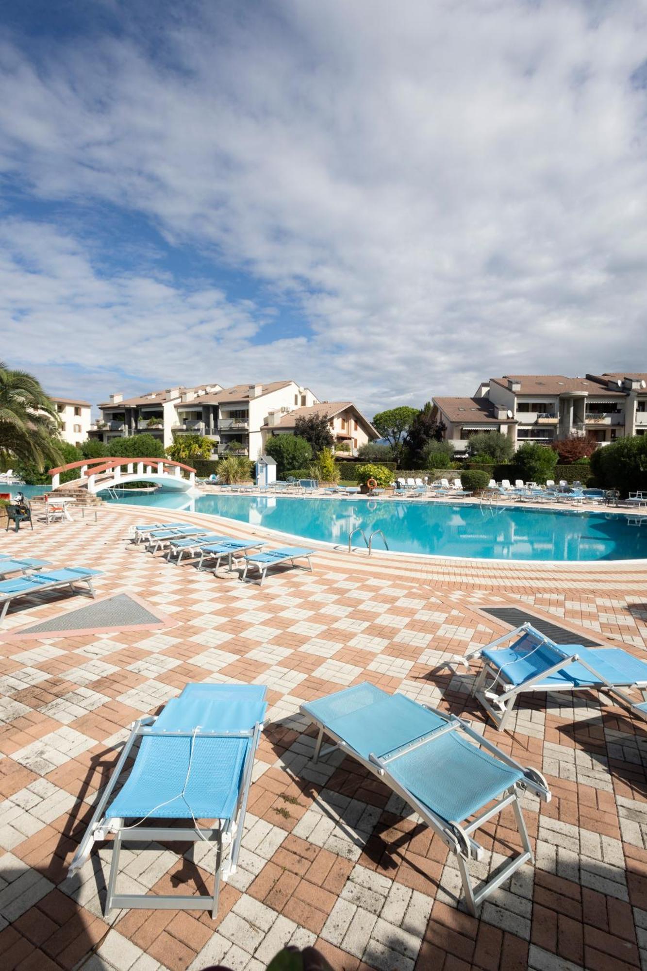 Lauri & Faggi Aparthotel Desenzano del Garda Luaran gambar